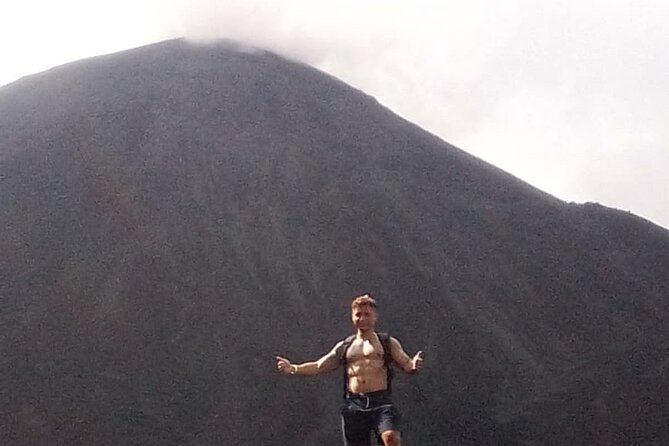 Adventure Tour Climbing the Pacaya Volcano with Pickup - Thirty minutes at the top