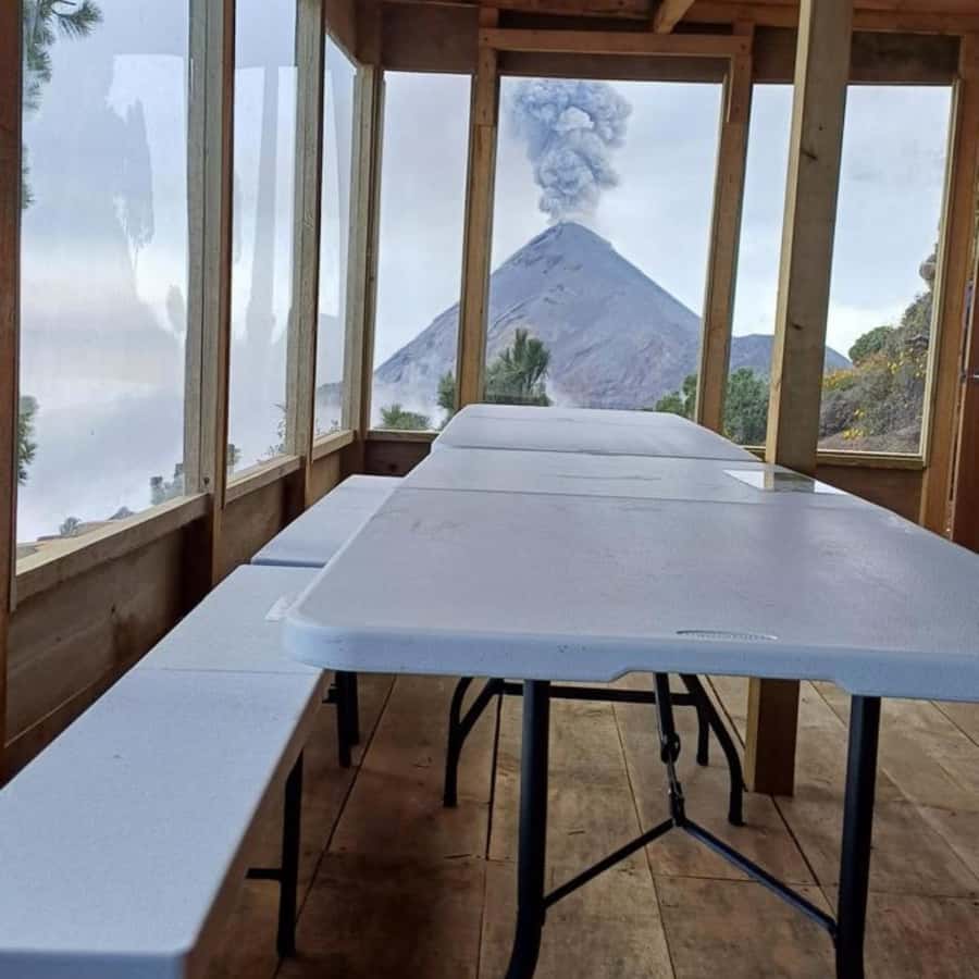 Antigua: 2-Day Acatenango Volcano Hike w/Local Guide & Meals - Guide service and language