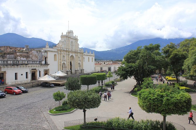Antigua Classic Cultural Walking City Tour - the best - Plaza Central Park, where Antigua comes into focus