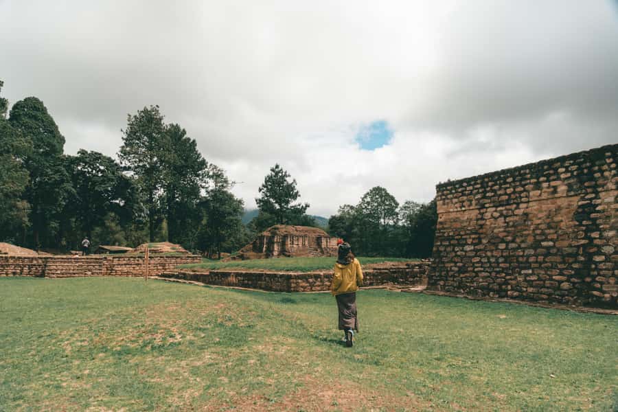 Chichicastenango and Iximché One Day Tour - Santo Tomás church and the meeting of two faiths