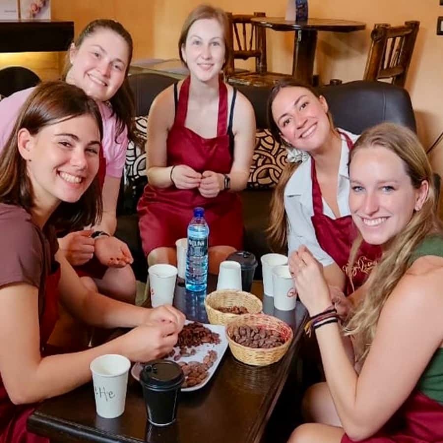 Chocolate workshop; gastronomic experience of cocoa. - Forming the bar you take home