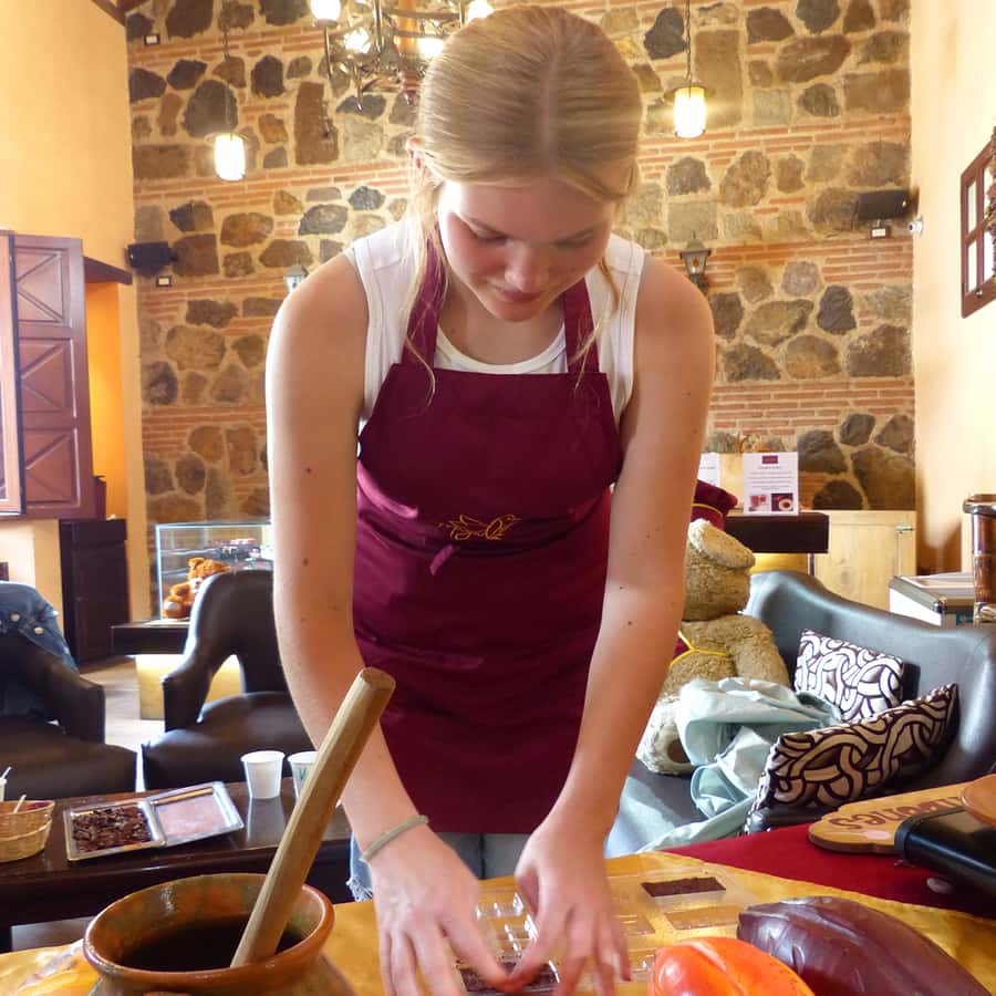 Chocolate workshop; gastronomic experience of cocoa. - From Mayan cocoa to a modern chocolate bar