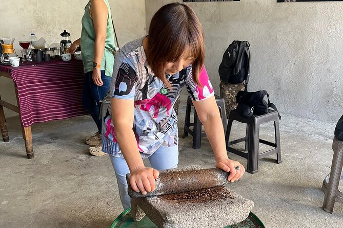 Coffee tour near the Agua Volcano with tasting - Coffee fruit, beans, and the work behind the cup