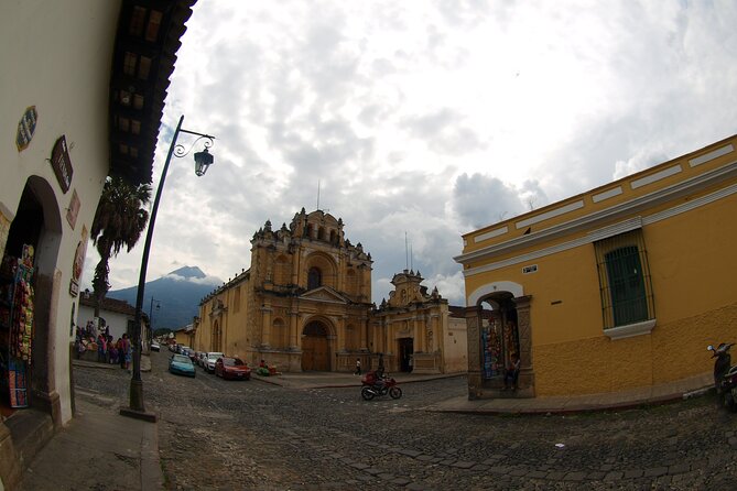 Colonial and Cultural Walk in Antigua Guatemala - The Arch of Santa Catalina and Antigua’s best-known view