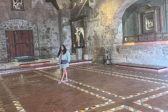Colonial and Cultural Walk in Antigua Guatemala - Starting at La Merced and entering colonial Antigua