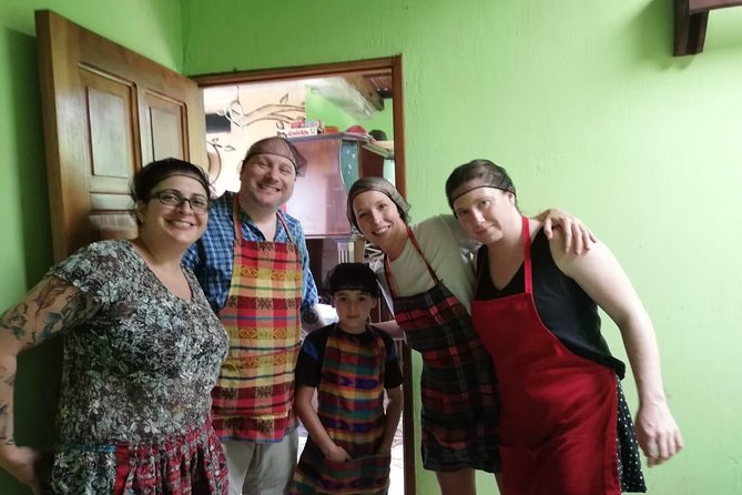 Cooking class and market tour/Pepian Workshop - Making Tortillas, Rice, and Mole