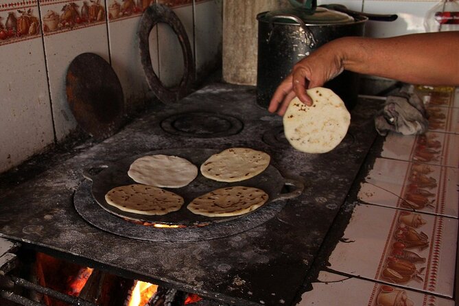 Cooking class and market tour/Pepian Workshop - Group Size and the Pace of the Class