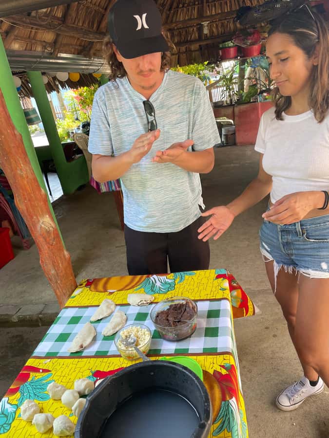 El Paredón: Traditional Cooking Class with a Local Family - Sitting down to eat with the family
