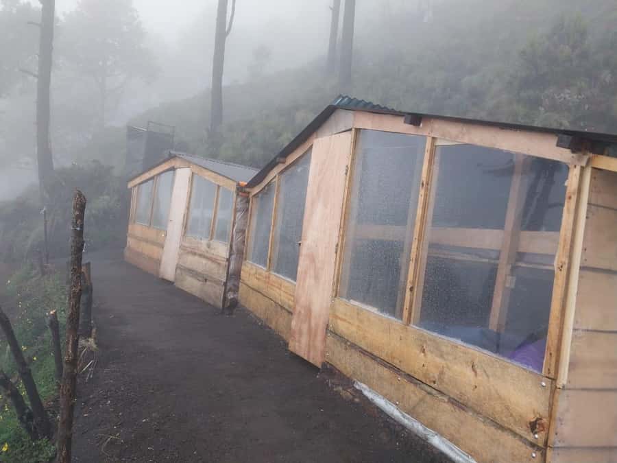 From Antigua: 2-Day Acatenango Volcano Hiking with Guide - Staying warm in a very cold cabin