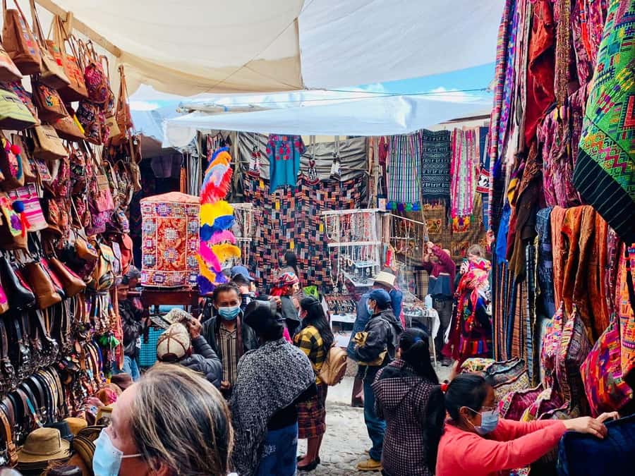 From Antigua to Chichicastenango: Mayan Market Day Trip - Santo Tomás Church and Mayan-Catholic traditions
