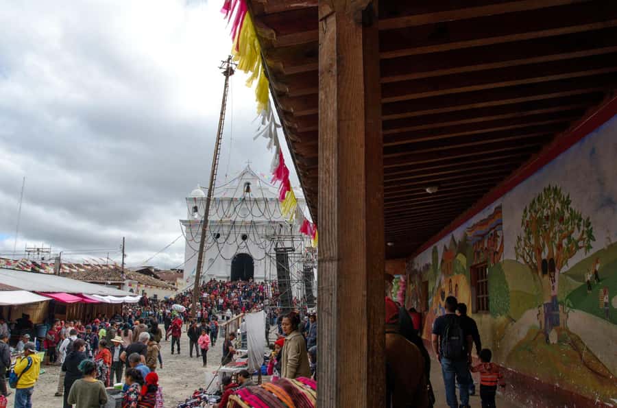 From Antigua to Chichicastenango: Mayan Market Day Trip - The 105-minute market visit: shopping, snacks, and daily life