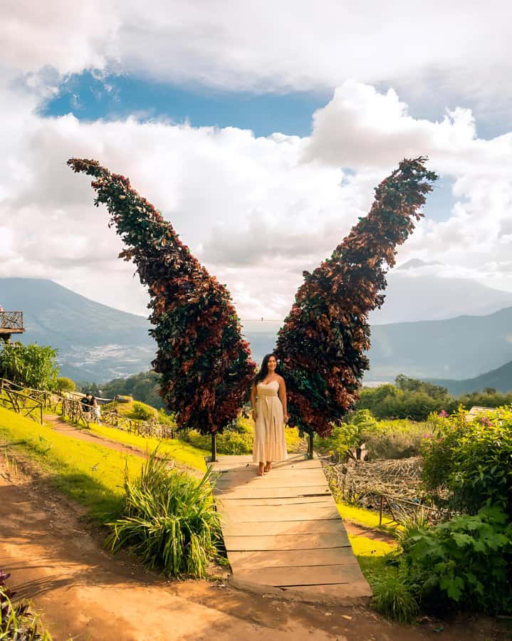 From Guatemala City Hobbitenango Day Tour - One hour at Montaña la Mano del Gigante