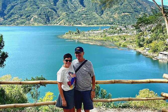 Group tour Lake Atitlan - Chocolate and textile stops with a local angle