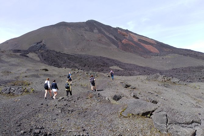 Hike to Pacaya Volcano from Antigua - The descent can be easier, but darkness changes the plan