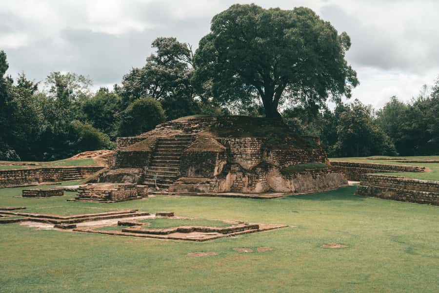 Iximche and Antigua Day Tour - The Guides Make a Big Difference