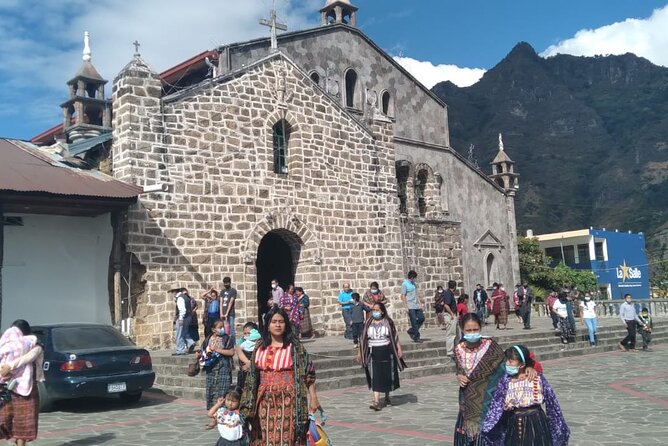 Lake Atitlan Boat tour from Puerto Quetzal (Group) - Meeting artisans near the dock