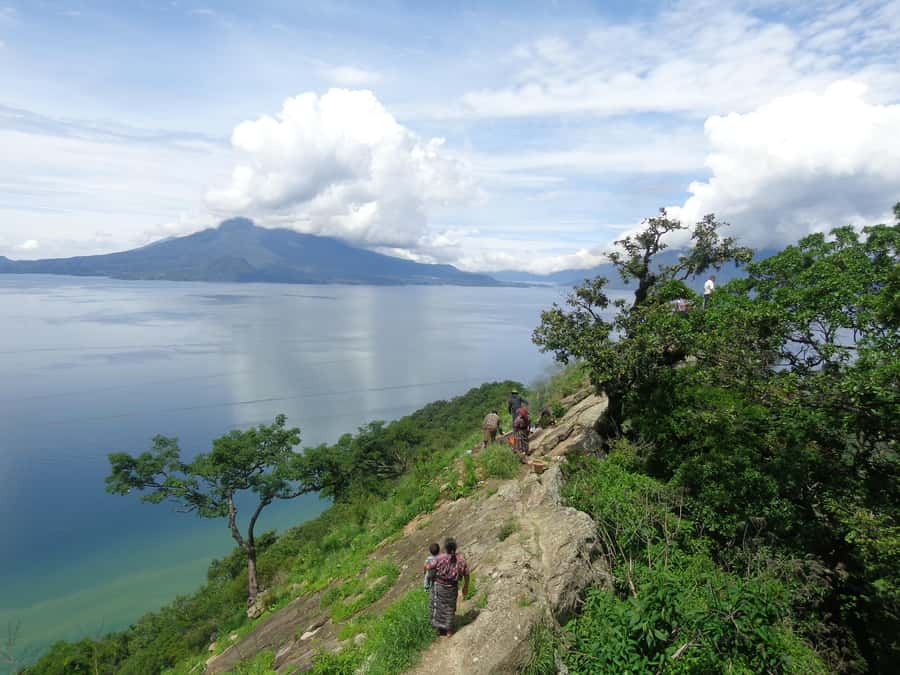 Mayan Home Stay San Jorge Lake Atitlan - Breakfast and the return toward the lake