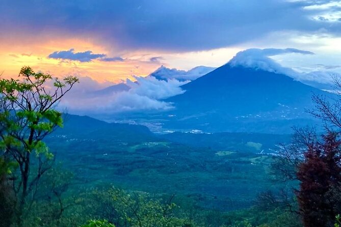 Pacaya Volcano Luxury Sunset Horseback Riding Tour/ Dinner Cooked by-Lava Chef - Meeting the horses and cowboy guides
