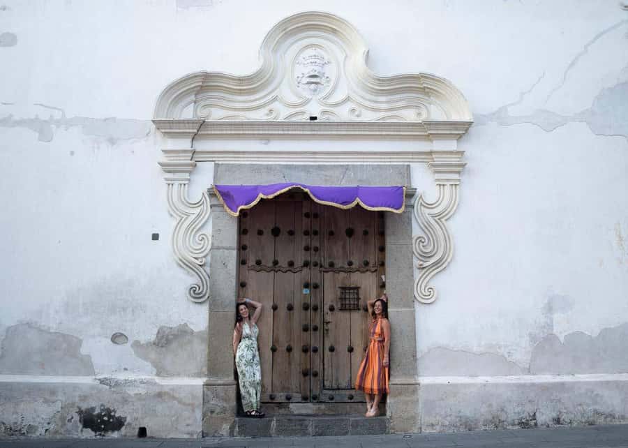 Photoshooting Antigua Guatemala - Santa Catalina Arch and the classic Antigua photograph