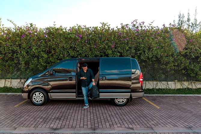 Private Transportation Service in Guatemala on a Minibus with A/C - Helpful service for families, solo arrivals, and late flights