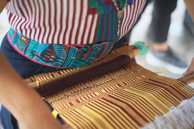 San Antonio Aguascalientes Weaving Tour from Antigua - Trying the weaving process yourself