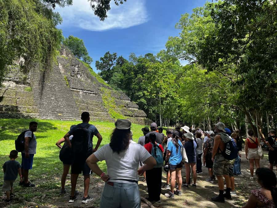 Tikal Group Tour from Flores - The 1.5-hour transfer from YO AMO PETEN