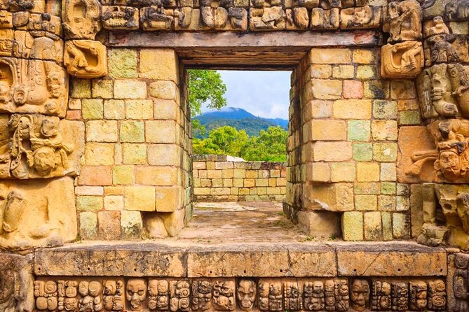 Tour a Copán Honduras Overnight. from Guatemala or Antigua. - Key points at a glance