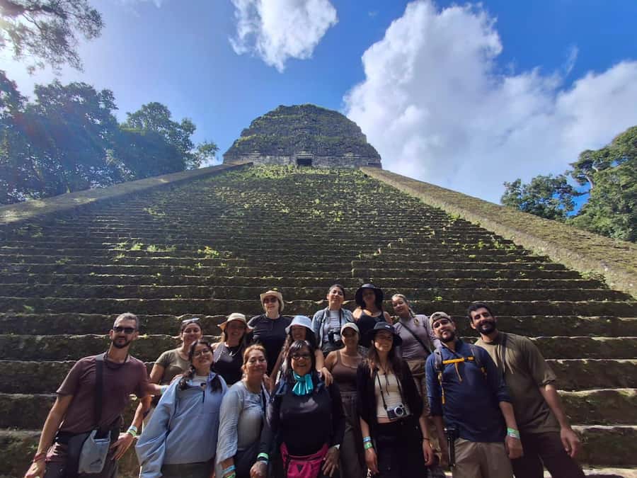 Tour and transportation with tour guide to Tikal. - How the guiding may feel in English and Spanish