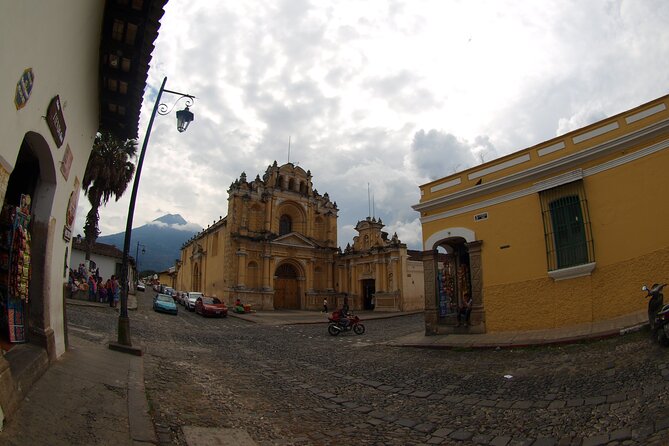 Walking Tour Antigua, an open Museum - La Merced and the Santa Catalina Arch