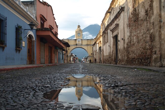 Walking Tour Antigua, an open Museum - The Cathedral and the Jesus Company