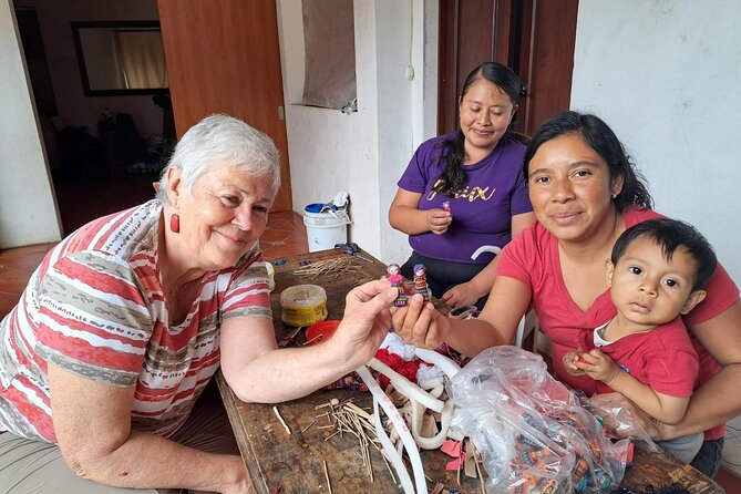 Worry Doll Workshop with Doña Rosa - Meeting at Central Park and leaving Antigua